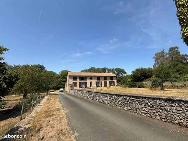 Maison 5 pièces Bourg Chateau Larcher avec terrain