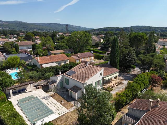 MAISON 5 PIECES DE 114 M2 HABITABLES SUR 1036 M2 DE TERRAIN 84500 BOLLENE