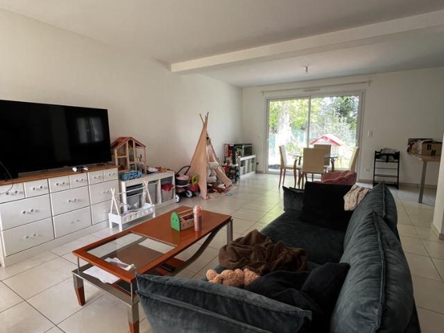Maison 5 pièces de 115m2 avec jardin à MONTBAZON 1201 €