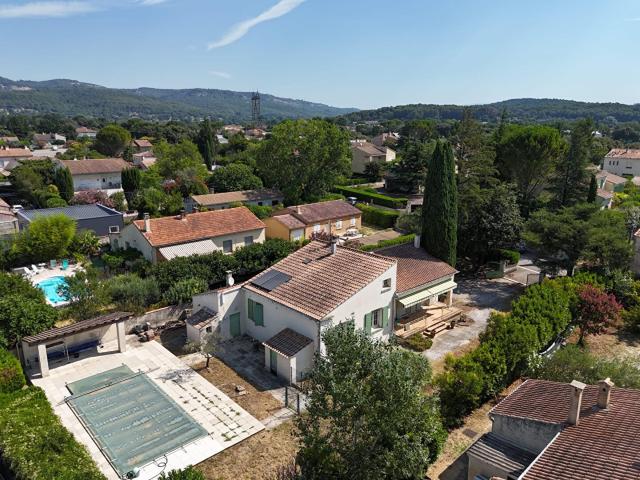 Maison 5 Pieces De 113 M² Habitables Sur 1036 M² De Terrain. 114m² Bollène