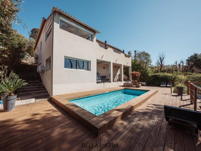 Maison 5 pièces de 159m2 165m² Saint Gély du Fesc