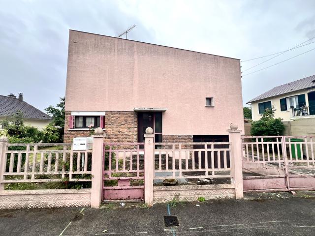 Maison 5 pièces de 85 m2 avec garage