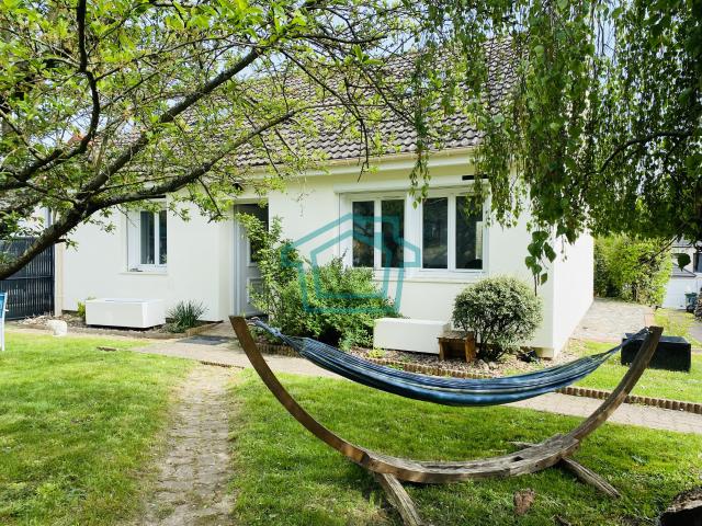 Maison 5 pièces, élevée sur 502 m2 de terrain au cœur de La Queue Lez Yvelines