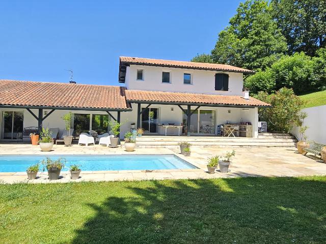 MAISON 5 PIECES PISCINE SOUS SOL