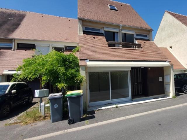 MAISON 5 PIECES PRINCIPALES ET JARDINET