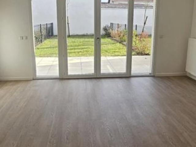 MAISON 5 PIECES TRAVERSANTE TERRASSE JARDIN PARKING