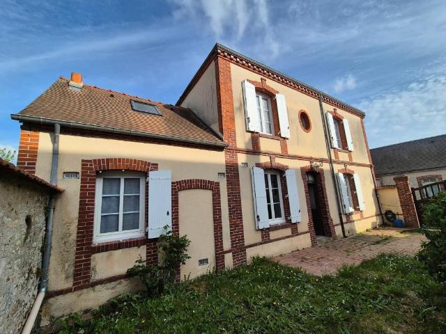 Maison 5 pièces avec dépendance et jardinet