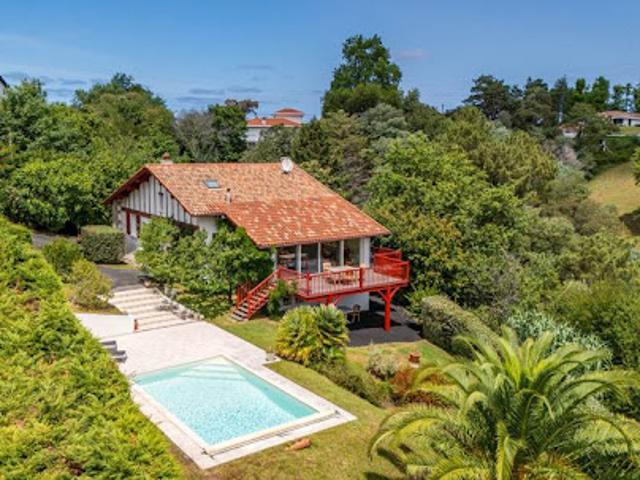 Maison avec piscine et jardin