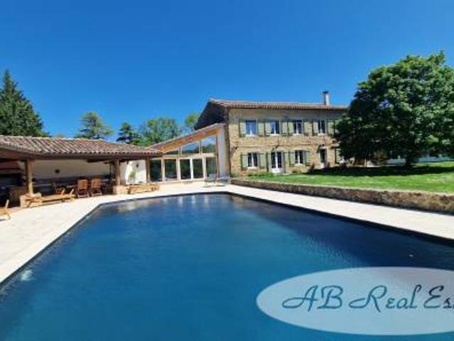 Maison 610 m²