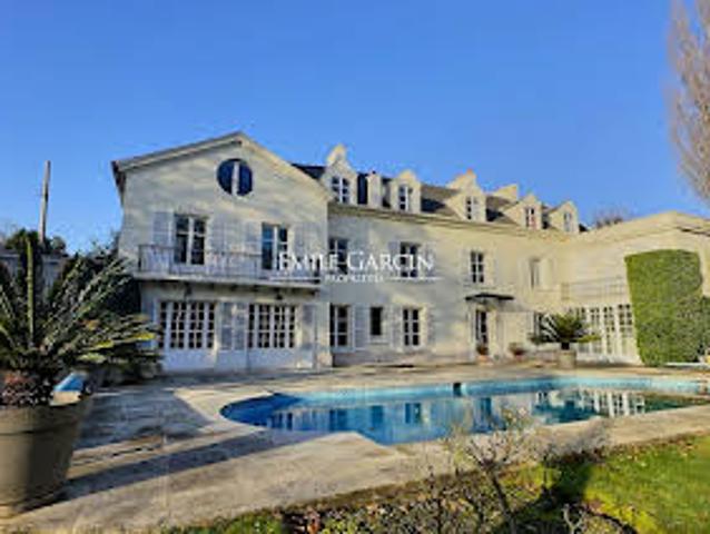 Maison avec piscine et jardin