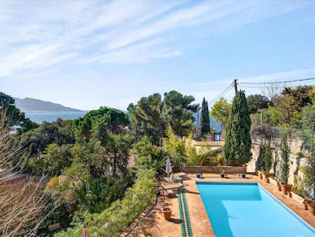 Maison avec piscine et jardin