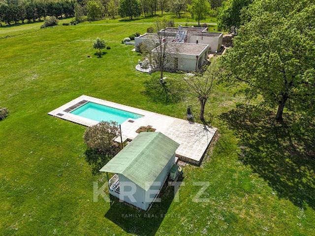 Maison avec piscine et jardin