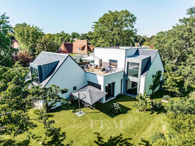 Maison contemporaine avec jardin et terrasse