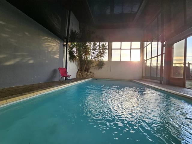 Maison 650 m2 piscine intérieure