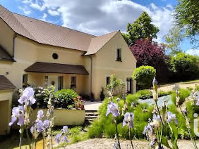 Maison avec piscine et terrasse