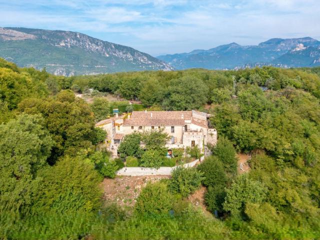 Maison 670 m²