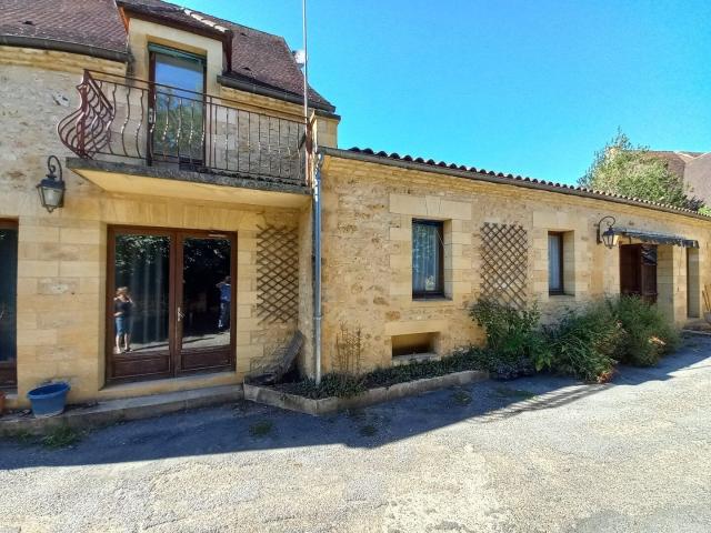 Maison 67 pièces 2 300 m²