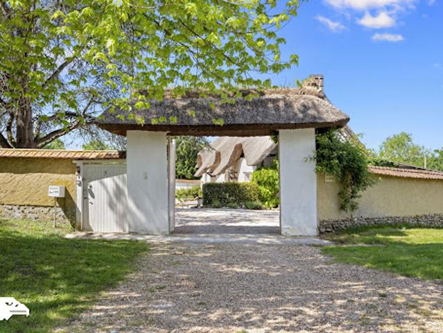 Maison avec piscine et jardin