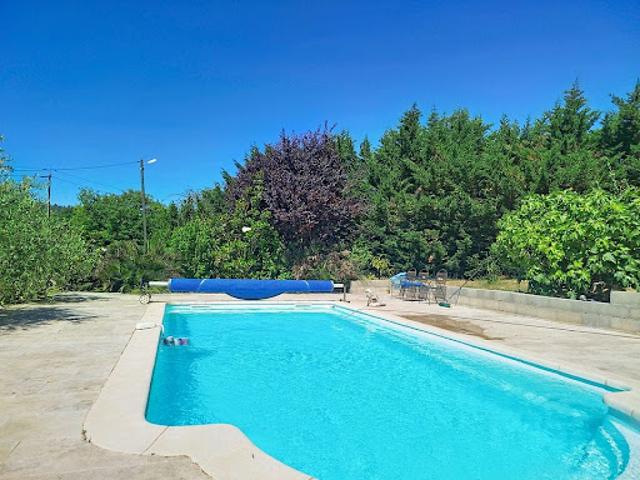 Maison avec piscine et jardin