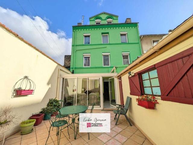 Maison 6 chambres avec cour et garage 4 niveaux Sainte Marie