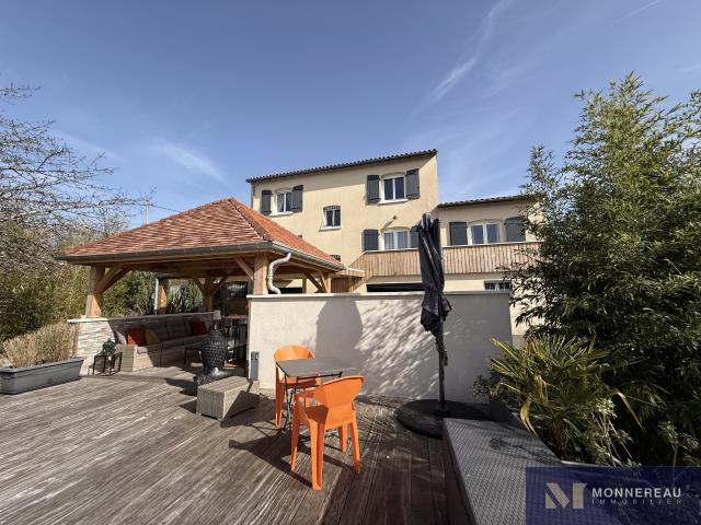 MAISON 6 CHAMBRES AVEC PISCINE