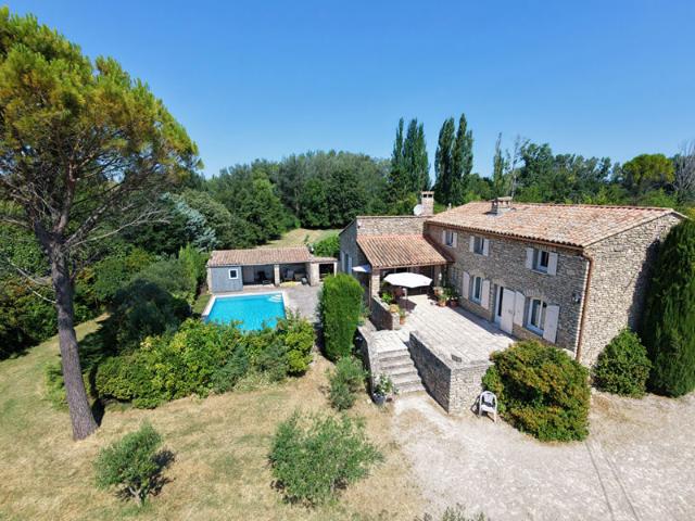 Maison 6 chambres, piscine, parc de 5 000 m² & garage de 83 m²