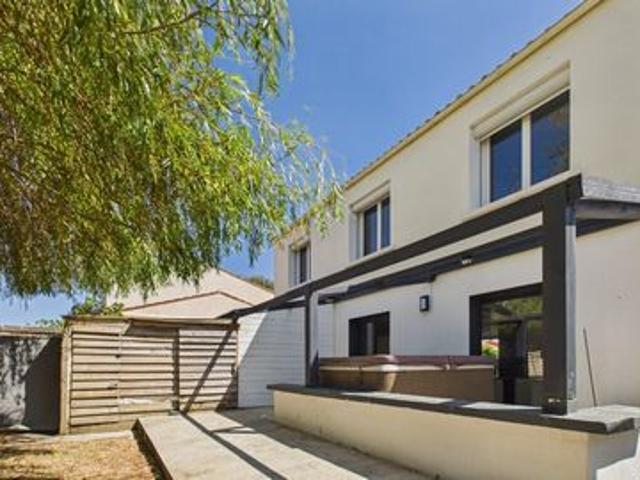 Saint Xandre – Maison familiale de 135 m² avec 4 chambres, jardin et deux terrasses