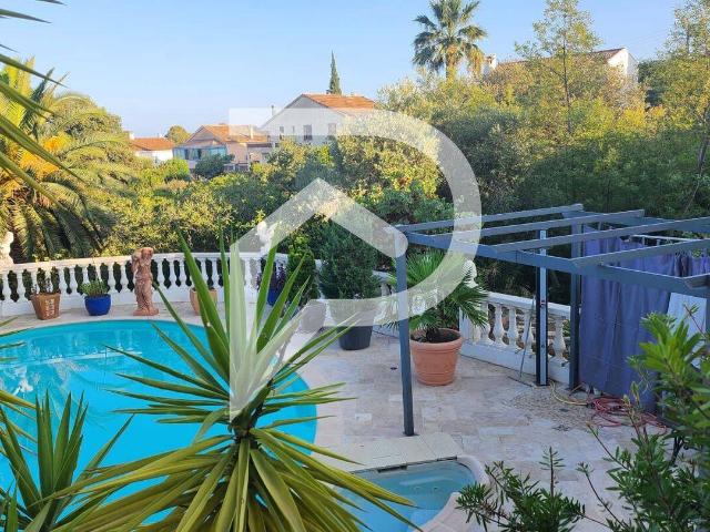Maison 6 pièce s 155m2 avec piscine FREJUS