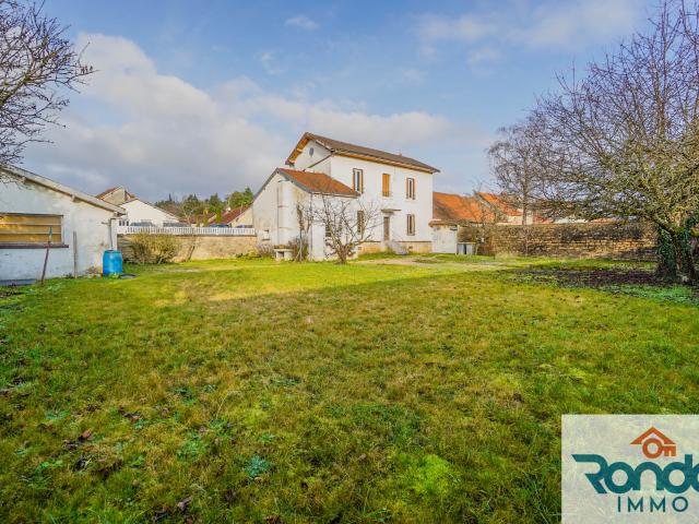 Maison 6 pièces / 3 chambres / 100 m2 / terrain 850 m2 + grange