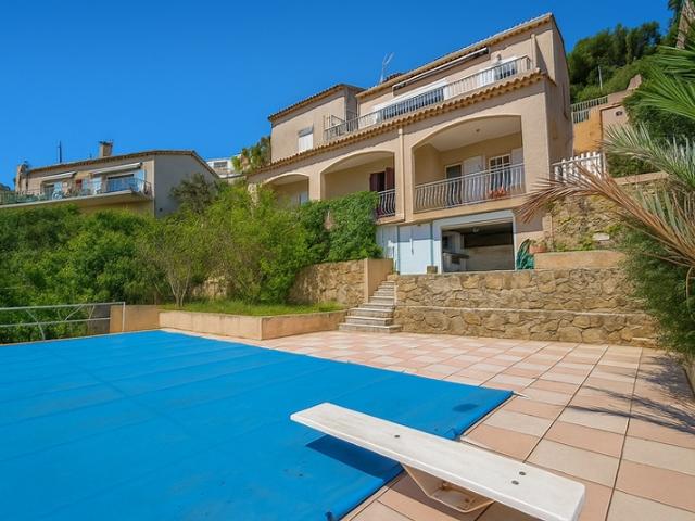 Maison 6 pièces / 125 m² / 693 000 EUR / SAINT MANDRIER SUR MER