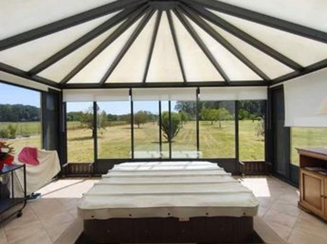 Maison 6 pièces 1370000 m²