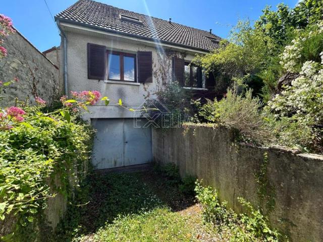Maison 6 pièces 137 m² à rénover avec jardin, terrasse, sous sol total et dépendance à Rosny sur Seine