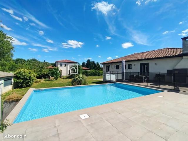 Maison 6 pièces 252 m²