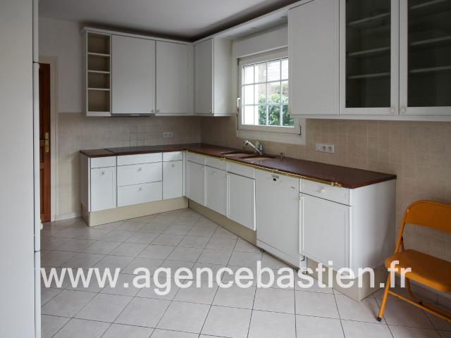 Maison 6 pièces, 133 m² à louer à Sauverny 01220