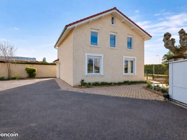 Maison 6 pièces 140 m²