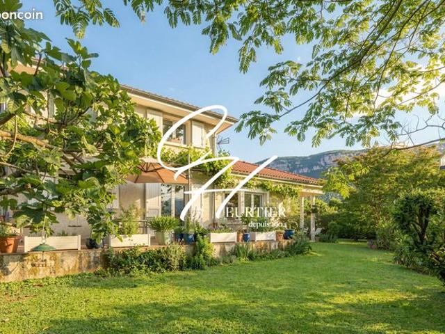 Maison 6 pièces 140 m²