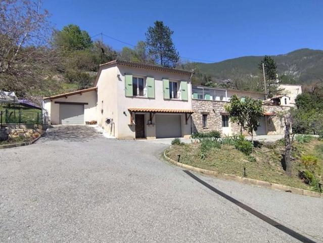 Maison 6 Pièces 140 m² Terrain 2008 m²
