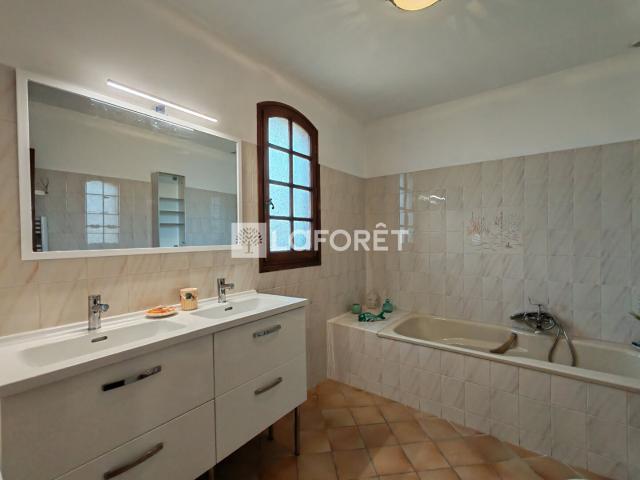 Maison 6 pièces, 154 m² à louer à Caumont sur Durance 84510