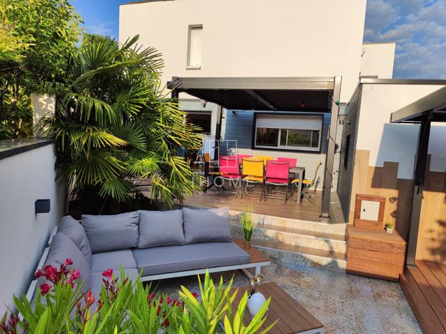 Maison 6 pièces 156 m²