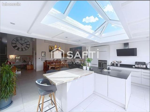Maison 6 pièces 157 m²