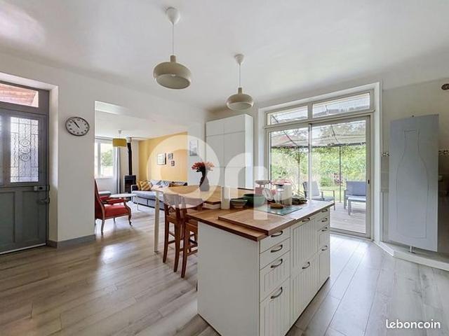 Maison 6 pièces 151 m²