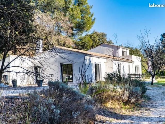 Propriété 6 pièces 165 m²
