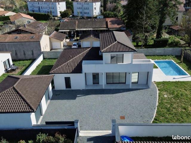 Maison 6 pièces 160 m²