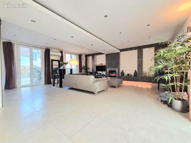 Maison 6 pièces 161 m²