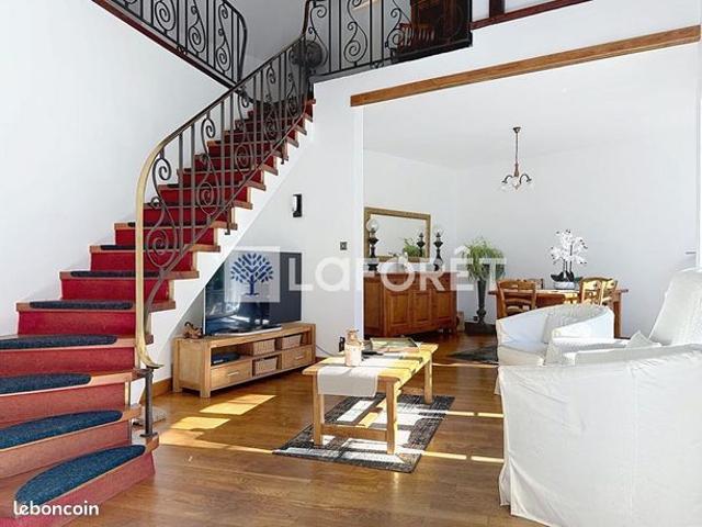 Maison 6 pièces 219 m²