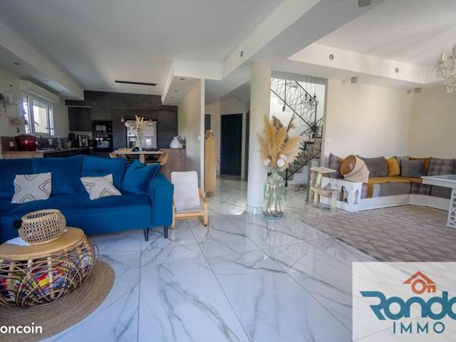 Maison 6 pièces 176 m²