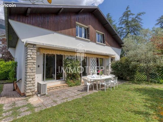 Maison 6 pièces 177 m²