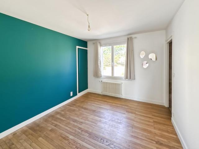 Maison 6 pièces, 177 m² à louer à Douzillac 24190
