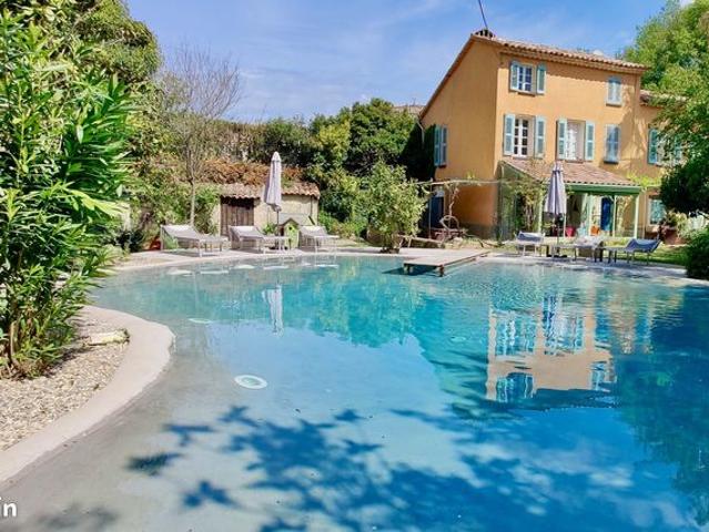 Propriété 6 pièces 178 m²