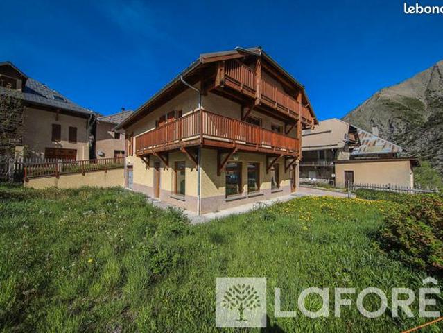 Maison 6 pièces 179 m²